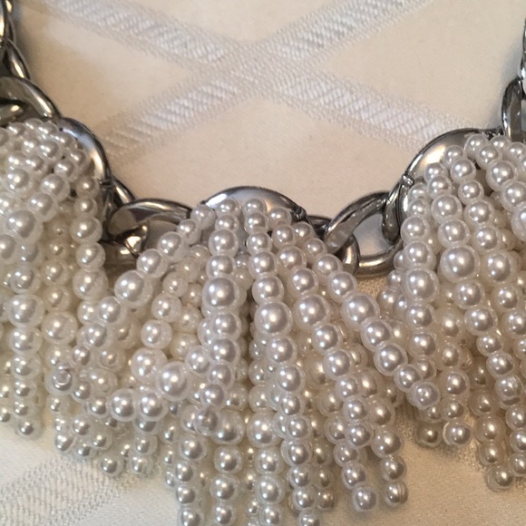 Silver and Pearl statement necklace - Picture 2 of 3